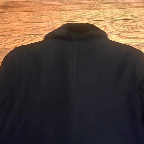 Vintage Minimalist Black Wool Coat with Faux Fur Collar by Harve Benard Size 10 - Picture 14 of 15